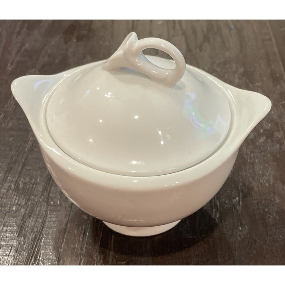 Mikasa Classic Flair White Embossed Calla Lilies Sugar Bowl‎ With Lid